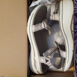 Sketcher ArchFit Go Walk Sandals 9M